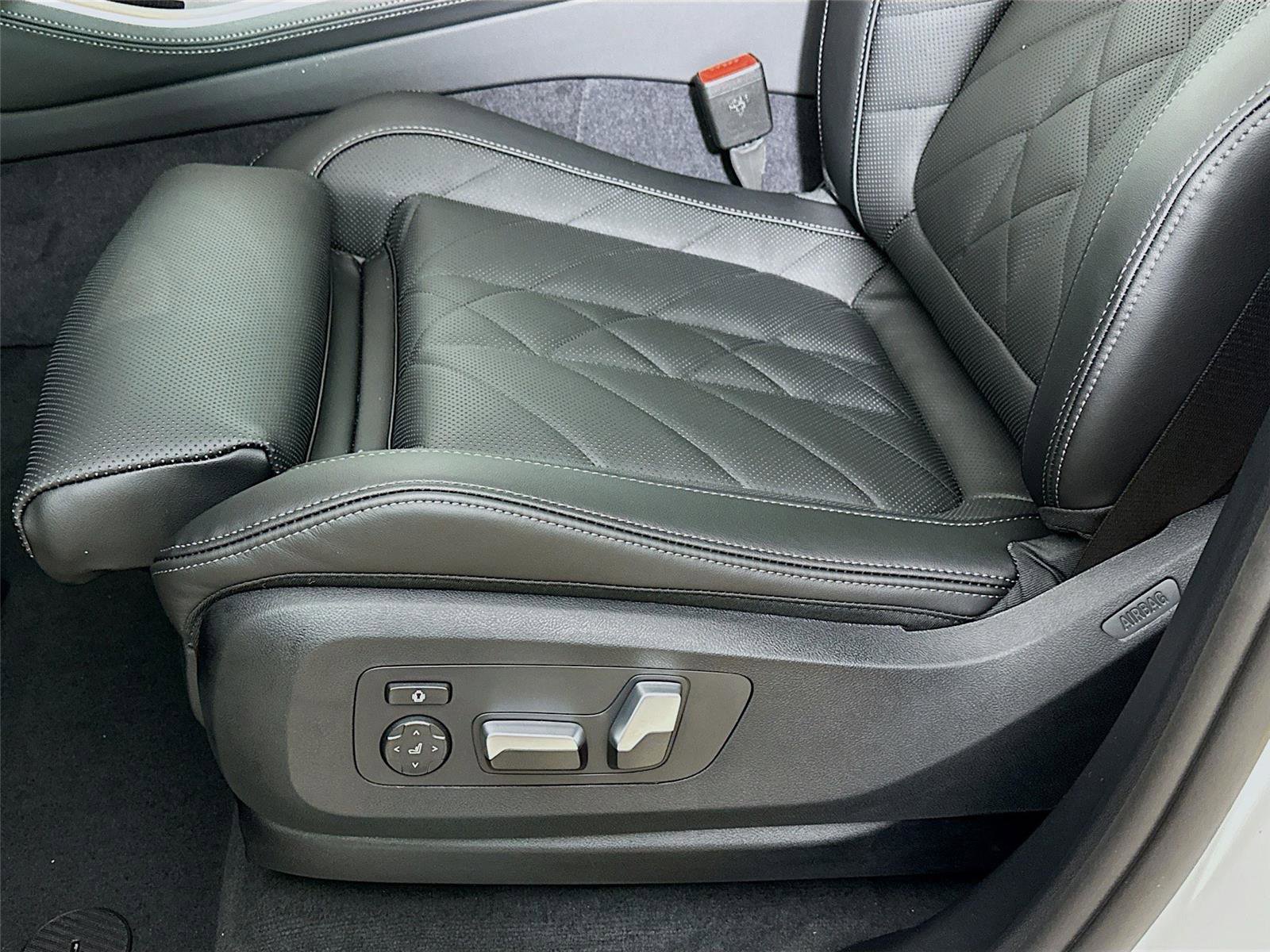 New 2026 BMW X5 xDrive50e w/ Executive Package image 20