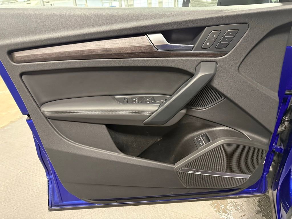 Used 2024 Audi Q5 e Premium Plus w/ Premium Plus Package image 8