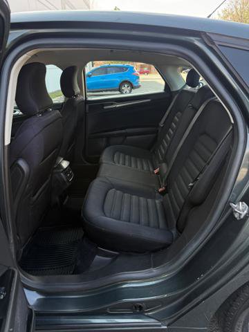 Used 2015 Ford Fusion SE FWD image 11