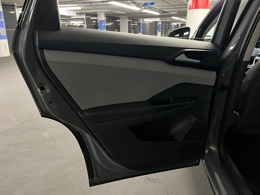 Used 2023 Volkswagen Taos SE w/ Panoramic Sunroof Package AWD/4WD image 19
