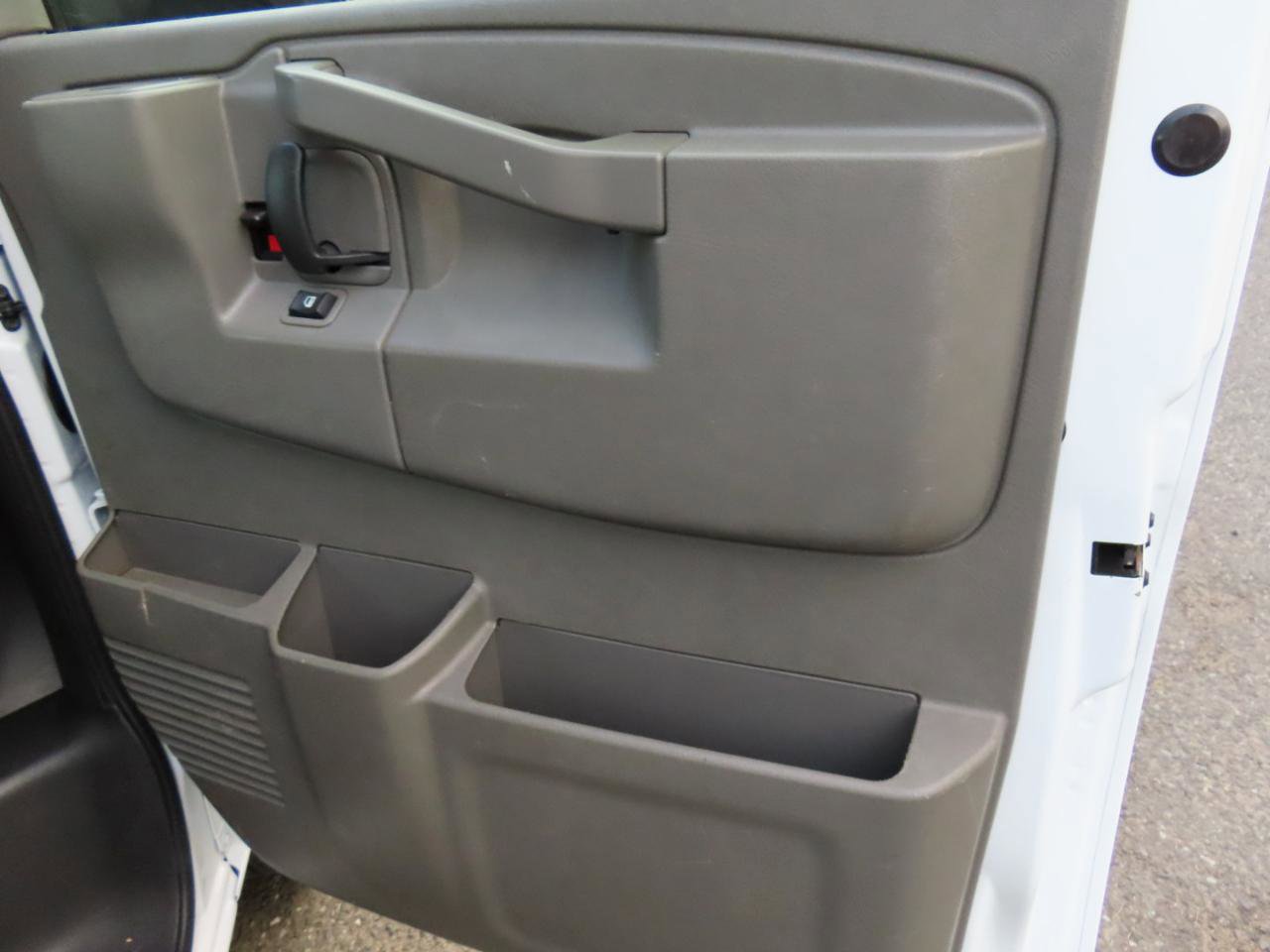 Used 2022 Chevrolet Express 3500 w/ Power Convenience Package RWD image 11