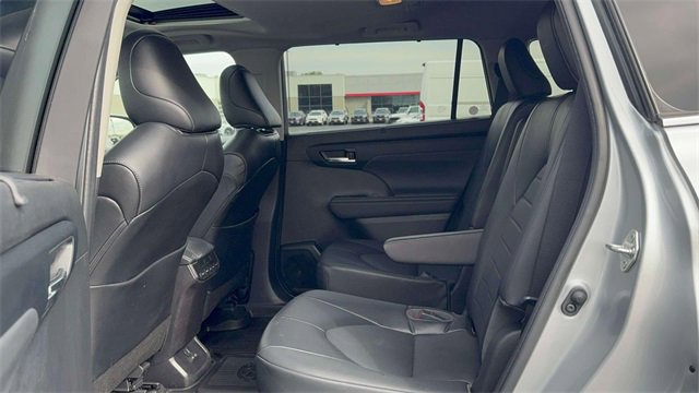 Used 2022 Toyota Highlander XLE image 11