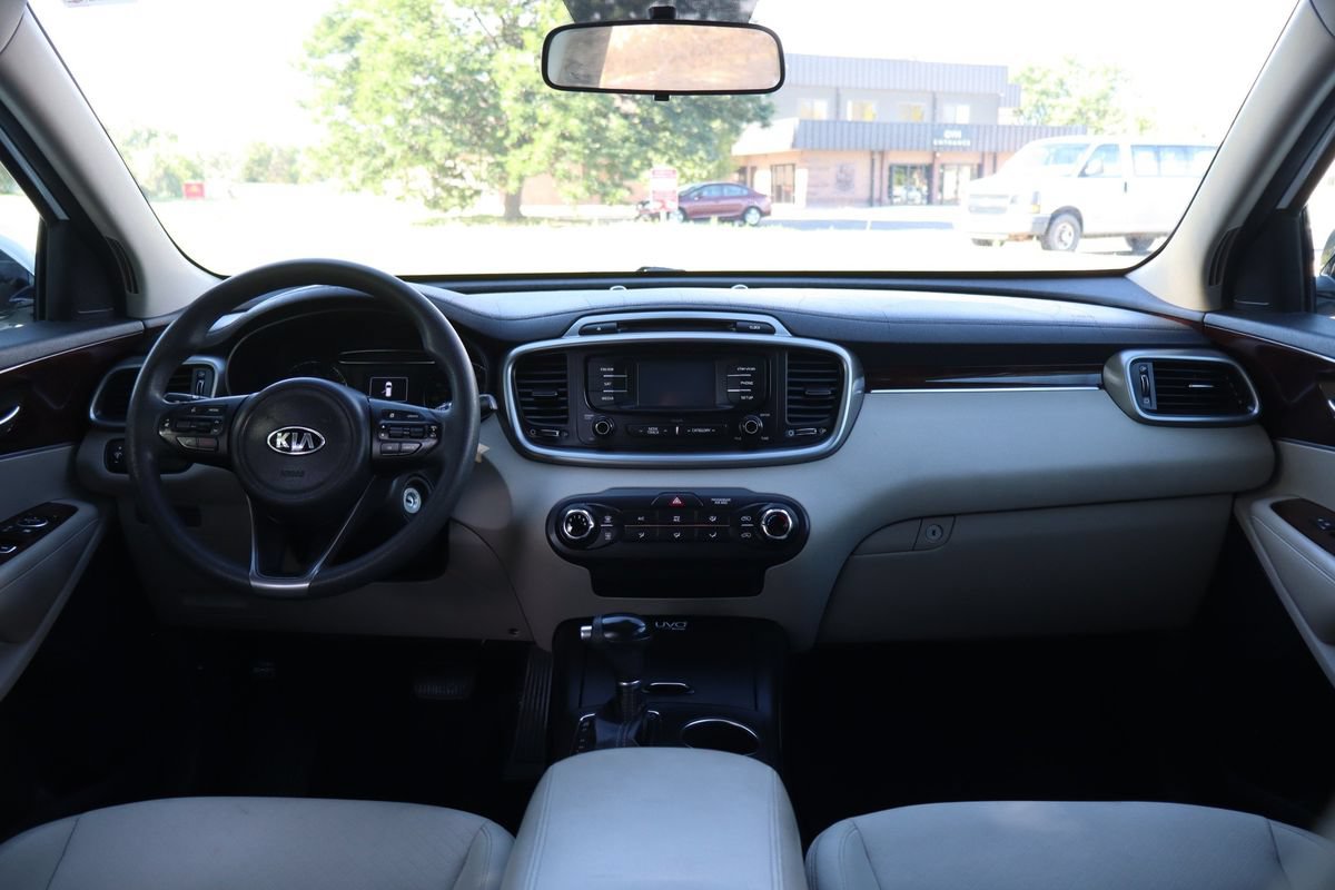Used 2016 Kia Sorento LX AWD/4WD image 16