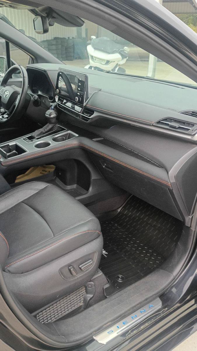 Used 2023 Toyota Sienna XSE FWD image 22