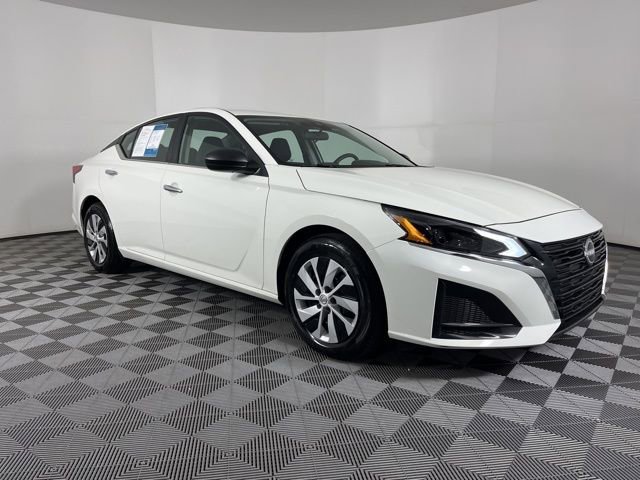 Used 2025 Nissan Altima 2.5 S image 2