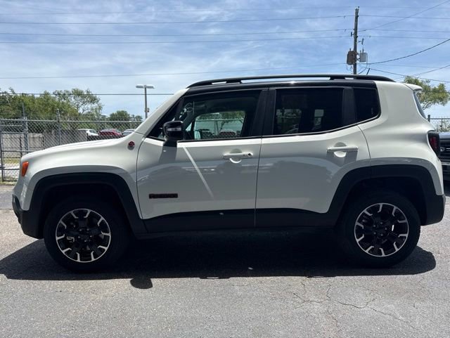 Used 2023 Jeep Renegade Trailhawk AWD/4WD image 2