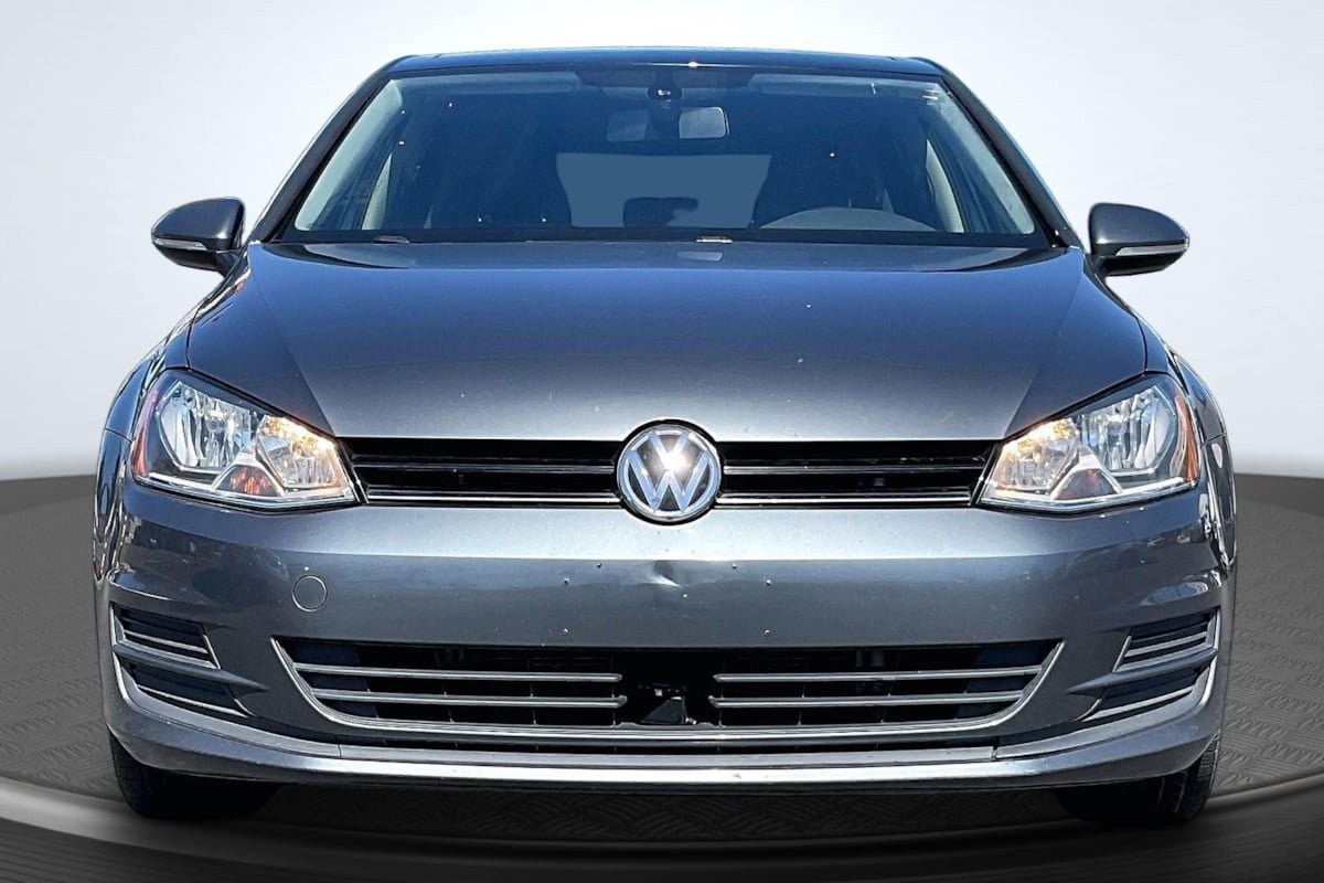 Used 2017 Volkswagen Golf SE FWD image 3