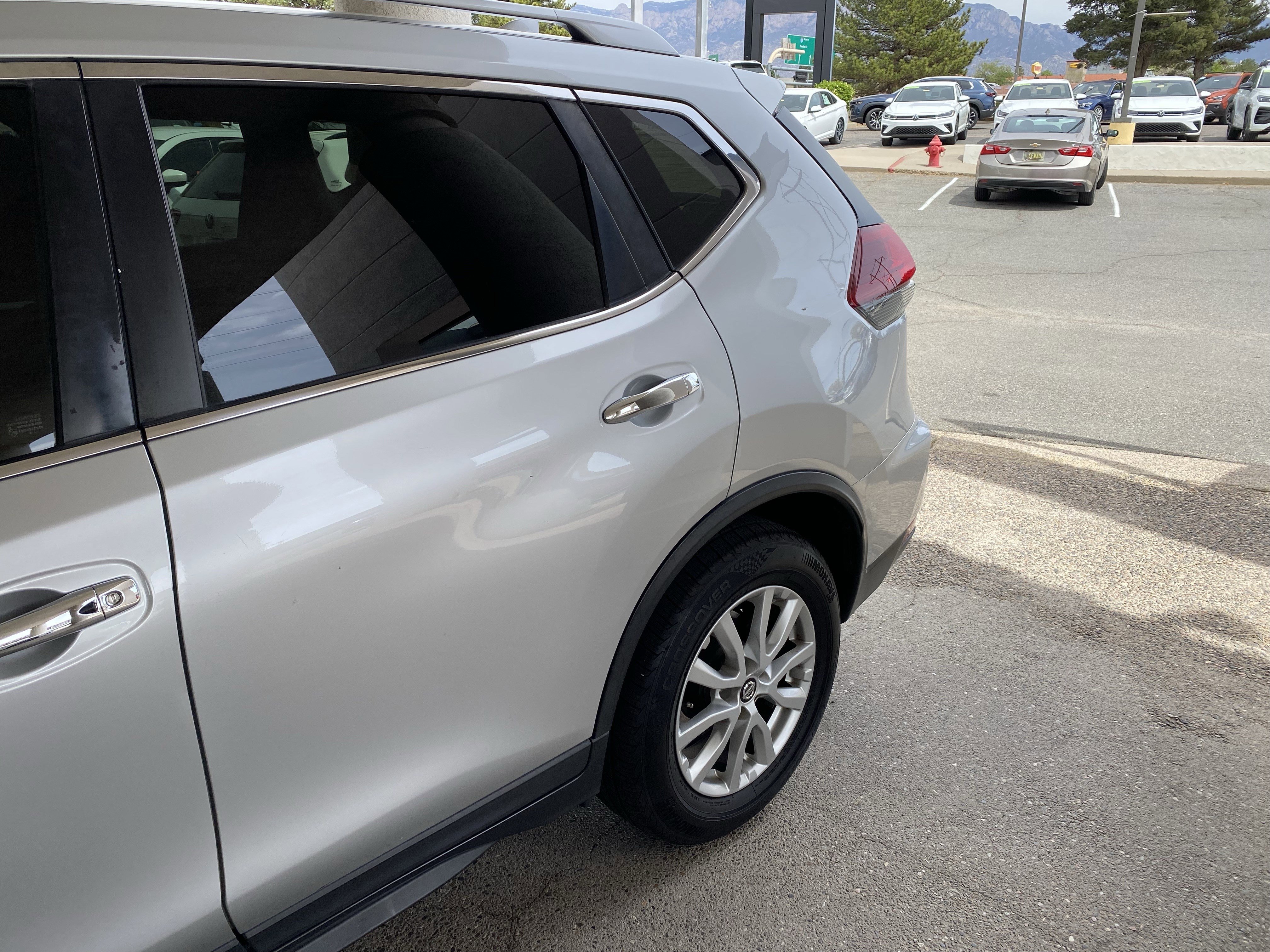 Used 2020 Nissan Rogue SV FWD image 48