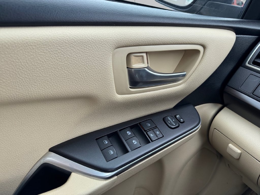 Certified 2017 Toyota Camry LE FWD image 11