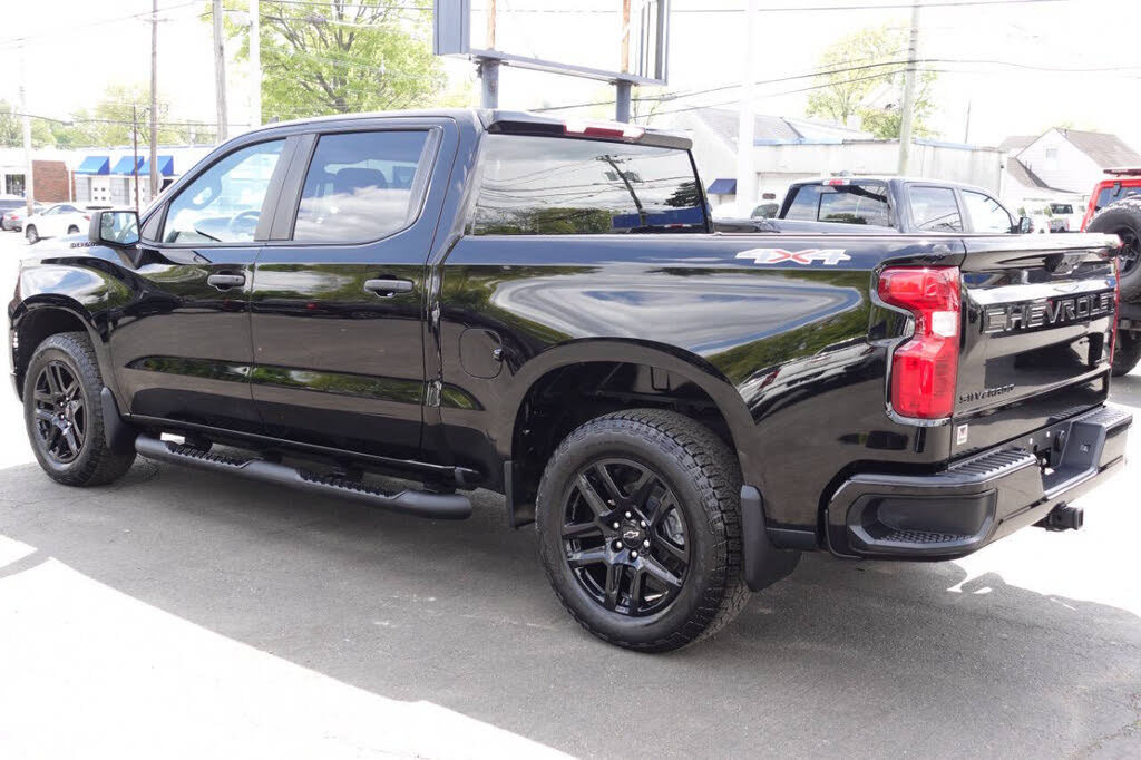 Used 2023 Chevrolet Silverado 1500 Custom w/ LPO, Dark Essentials Package AWD/4WD image 3