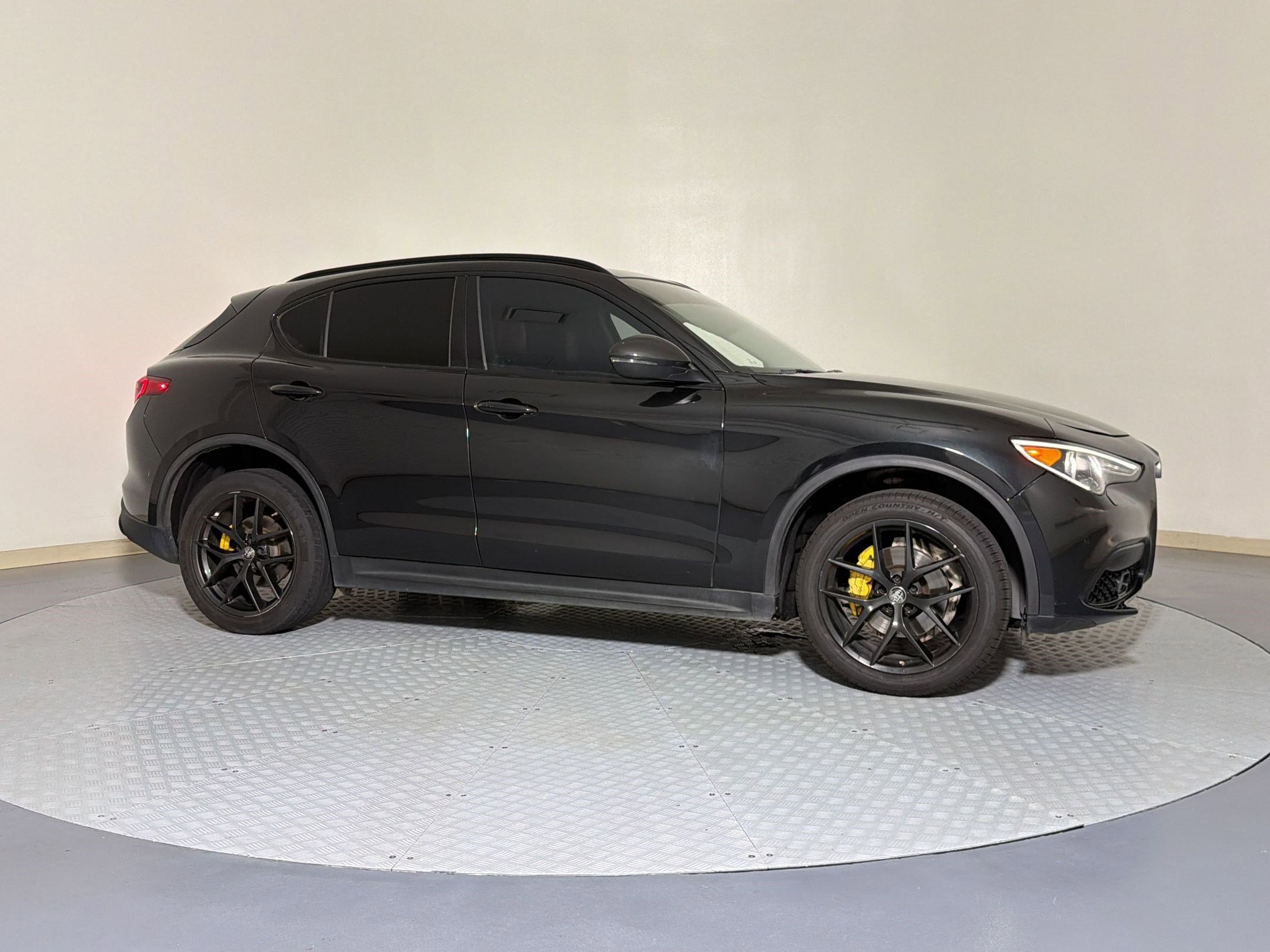 Used 2020 Alfa Romeo Stelvio w/ Nero Edizione RWD image 21