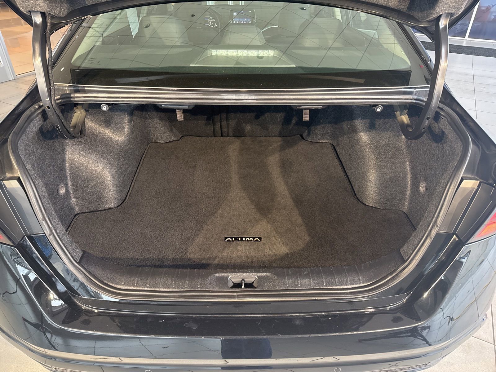 Used 2024 Nissan Altima 2.5 SV image 13