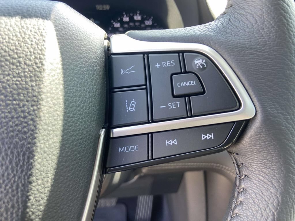Used 2025 Toyota Sienna XLE w/ XLE Plus Package FWD image 35