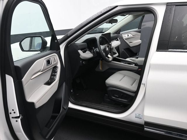 Used 2025 Ford Explorer Active w/ Active Comfort Package AWD/4WD image 15