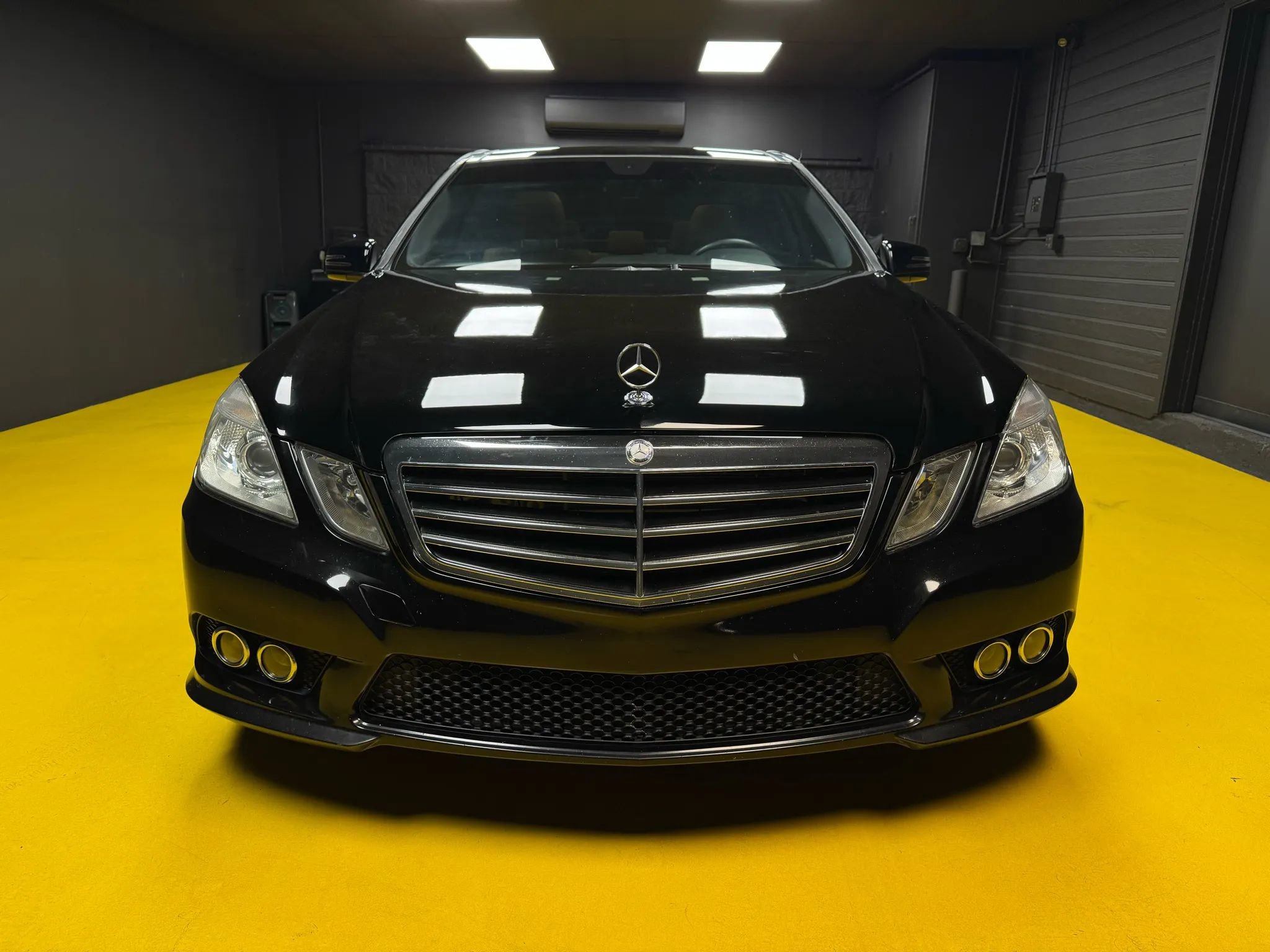Used 2010 Mercedes-Benz E 550 Sedan image 2