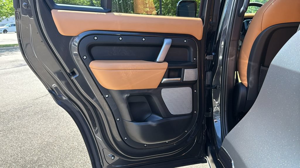Certified 2024 Land Rover Defender 130 V8 AWD/4WD image 22