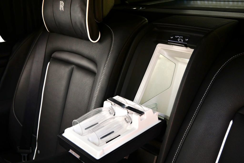Used 2019 Rolls-Royce Cullinan AWD/4WD image 17