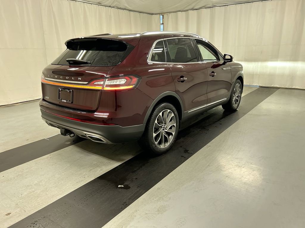 Used 2022 Lincoln Nautilus Reserve w/ Luxury Package image 2