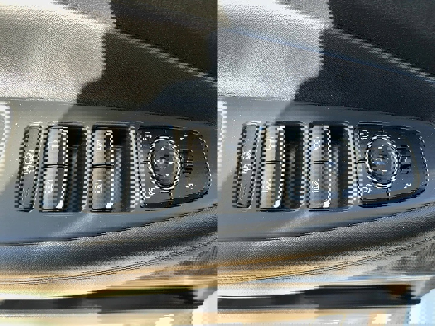 Used 2021 Hyundai Santa Fe SEL w/ Convenience + Premium Package image 25