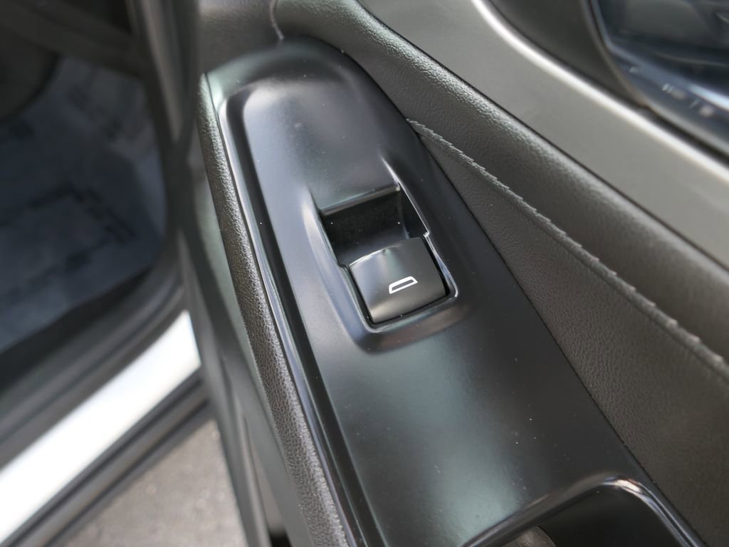 Used 2023 Chevrolet Traverse LT image 25