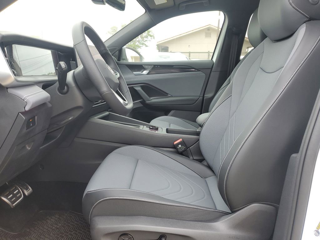 New 2026 Volkswagen Tiguan SE R-Line image 16