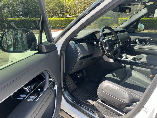 Certified 2026 Land Rover Range Rover Long Wheelbase SE image 4