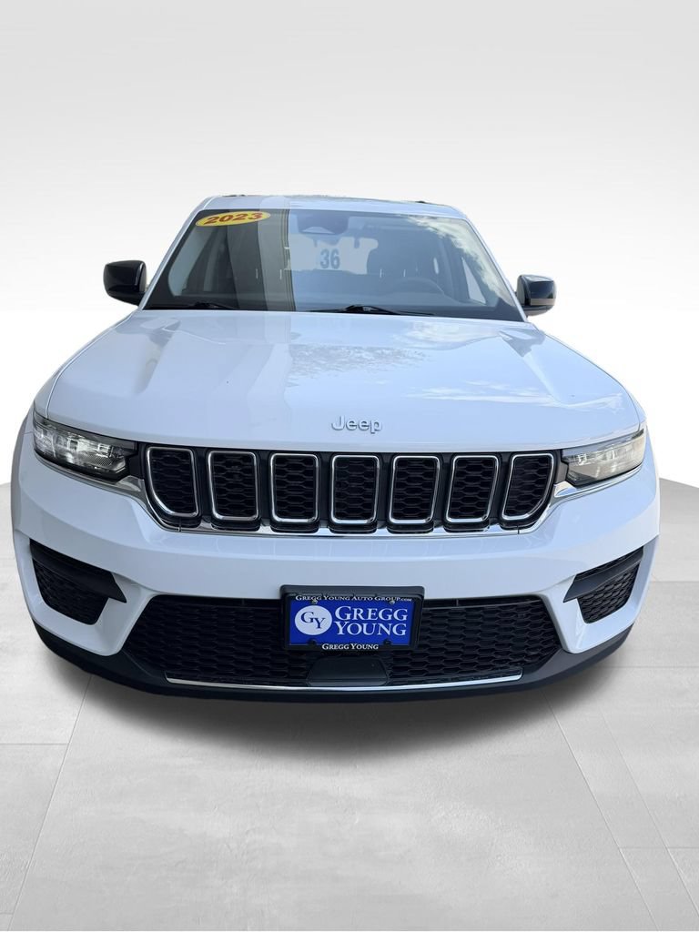 Used 2023 Jeep Grand Cherokee Laredo w/ Luxury Tech Group I AWD/4WD image 3