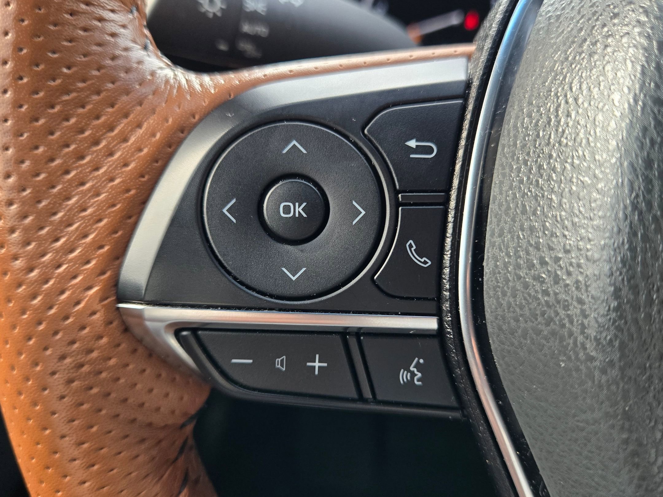 Used 2022 Toyota Avalon Limited w/ Advanced Safety Package image 24