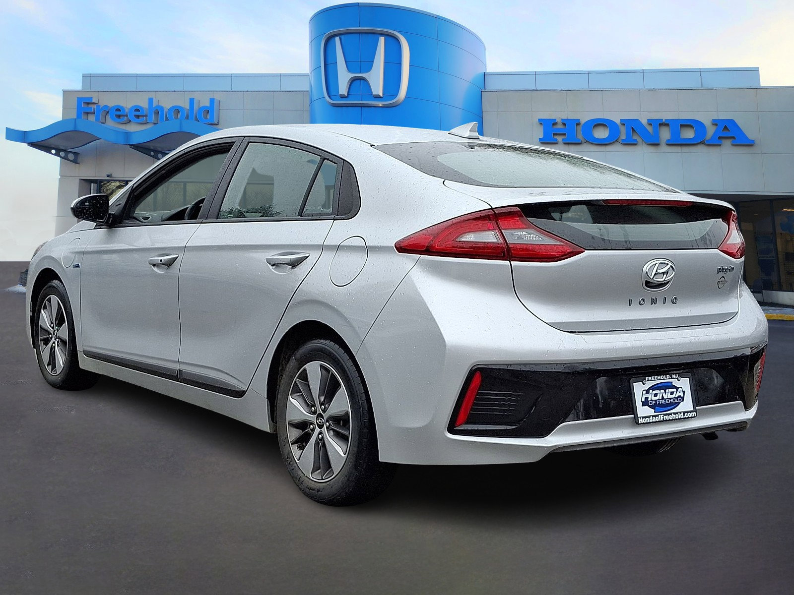 Used 2019 Hyundai Ioniq Plug-In Hybrid image 4