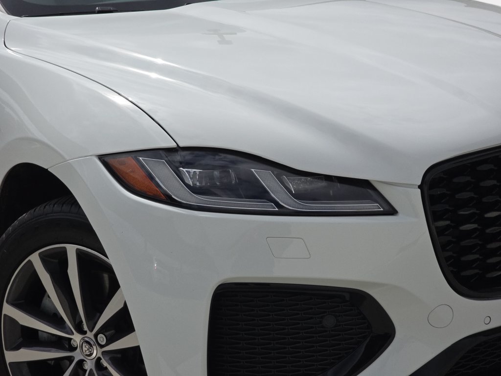 Certified 2025 Jaguar F-PACE R-Dynamic S AWD/4WD image 32
