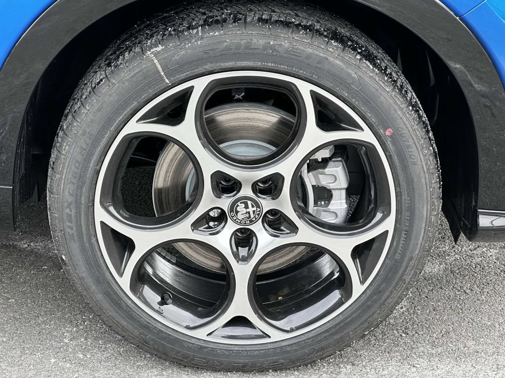 New 2025 Alfa Romeo Tonale w/ Premium Package AWD/4WD image 19
