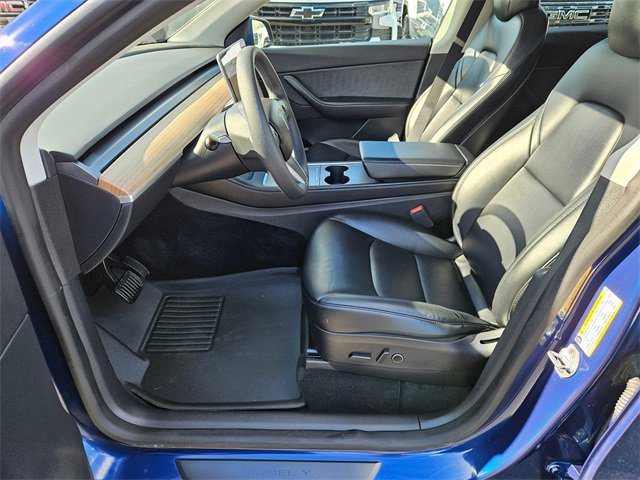 Used 2022 Tesla Model Y Long Range image 11