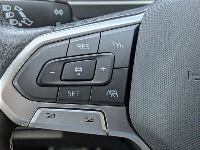 Used 2023 Volkswagen Tiguan SE R-Line image 16