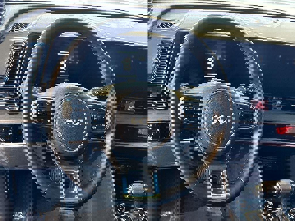 Used 2025 Kia Sportage X-Line w/ Premium Package image 18