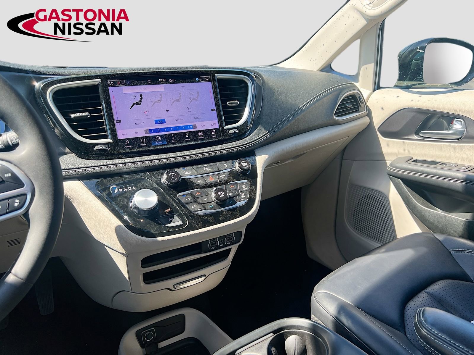 Used 2024 Chrysler Pacifica Limited FWD image 32