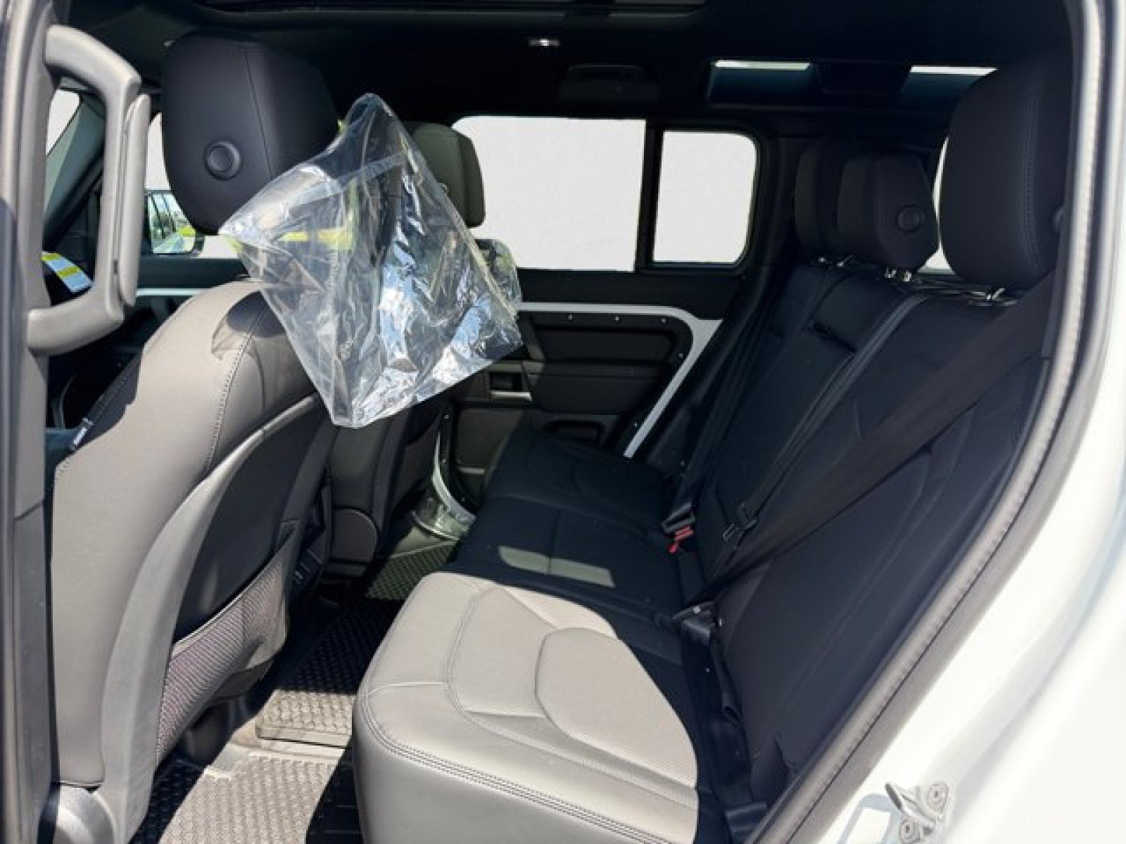 New 2026 Land Rover Defender 110 X-Dynamic SE AWD/4WD image 18