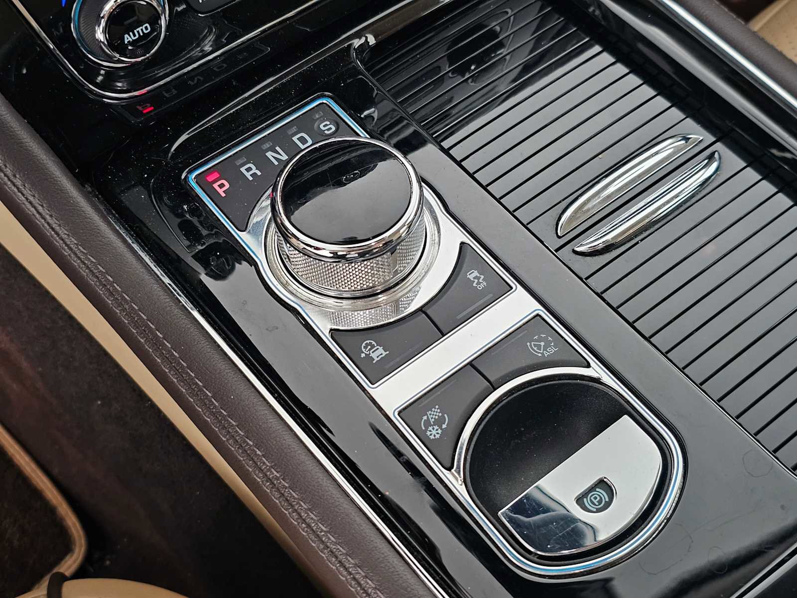 Used 2019 Jaguar XJ R-Sport image 30