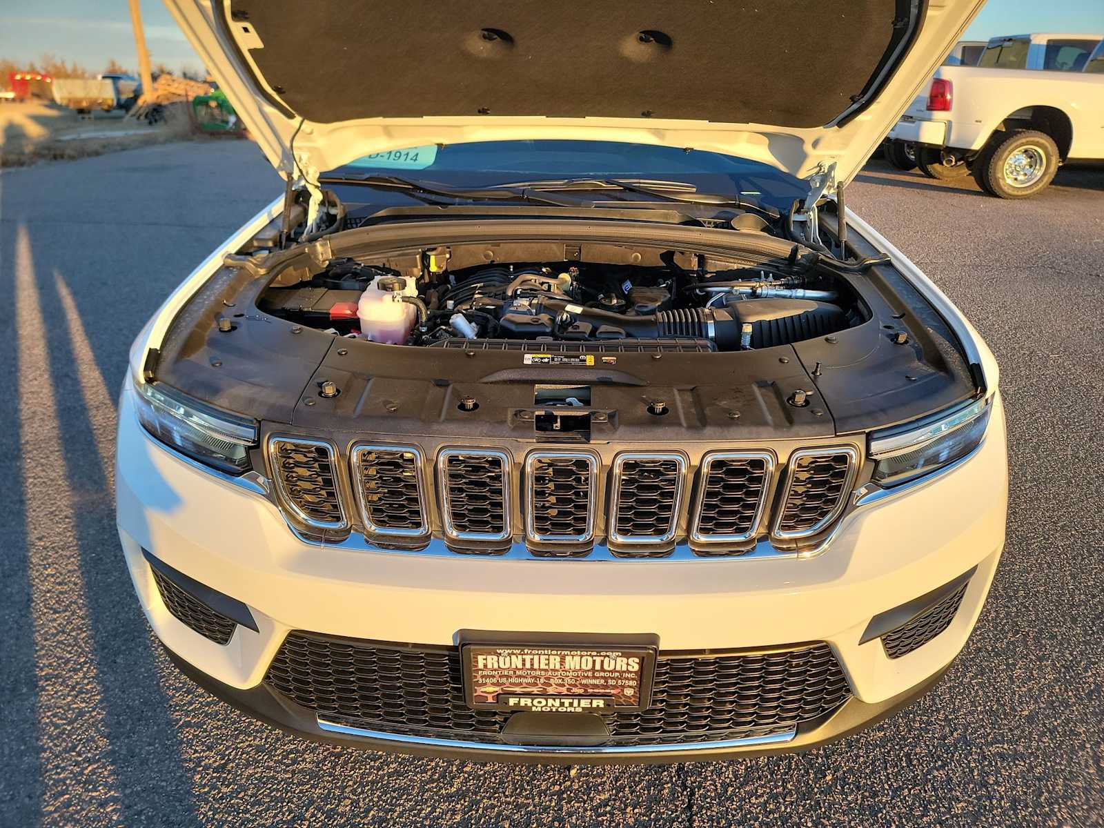 Used 2024 Jeep Grand Cherokee Laredo AWD/4WD image 24