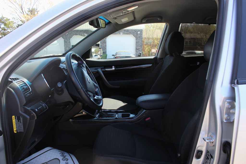 Used 2014 Kia Sorento LX image 24