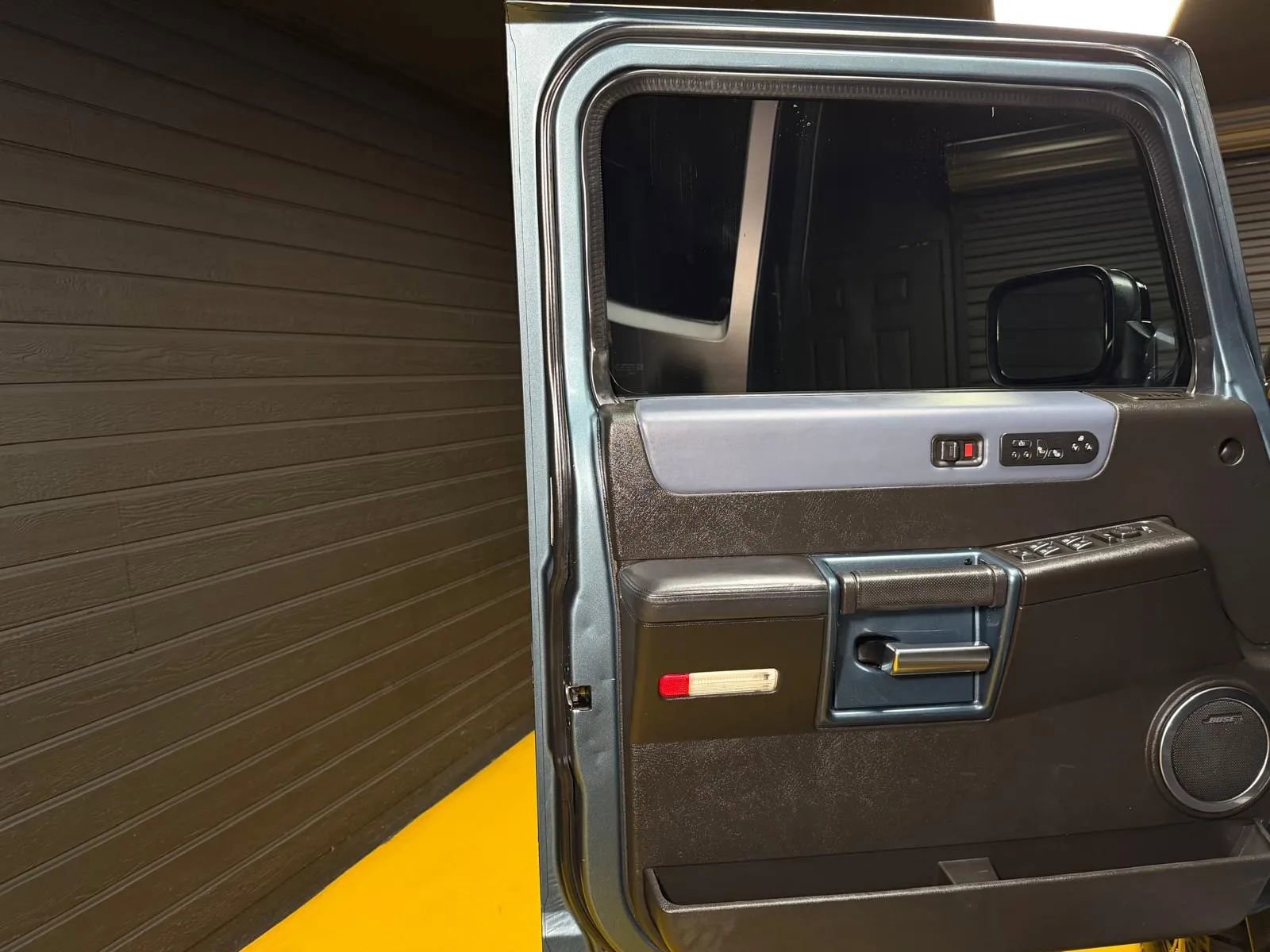 Used 2005 HUMMER H2 w/ Preferred Equipment Group AWD/4WD image 24