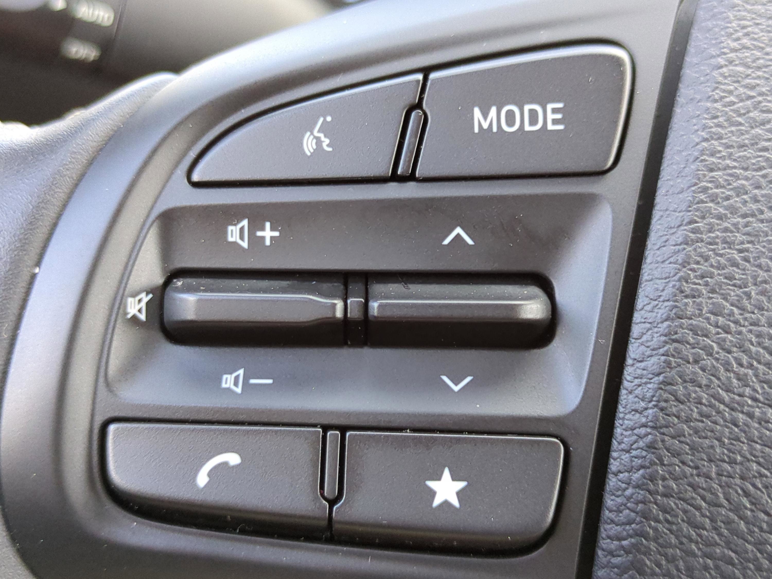 Certified 2025 Hyundai Venue Limited FWD image 21