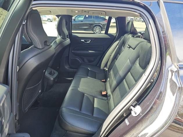 Used 2025 Volvo V60 B5 Cross Country Plus AWD/4WD image 7