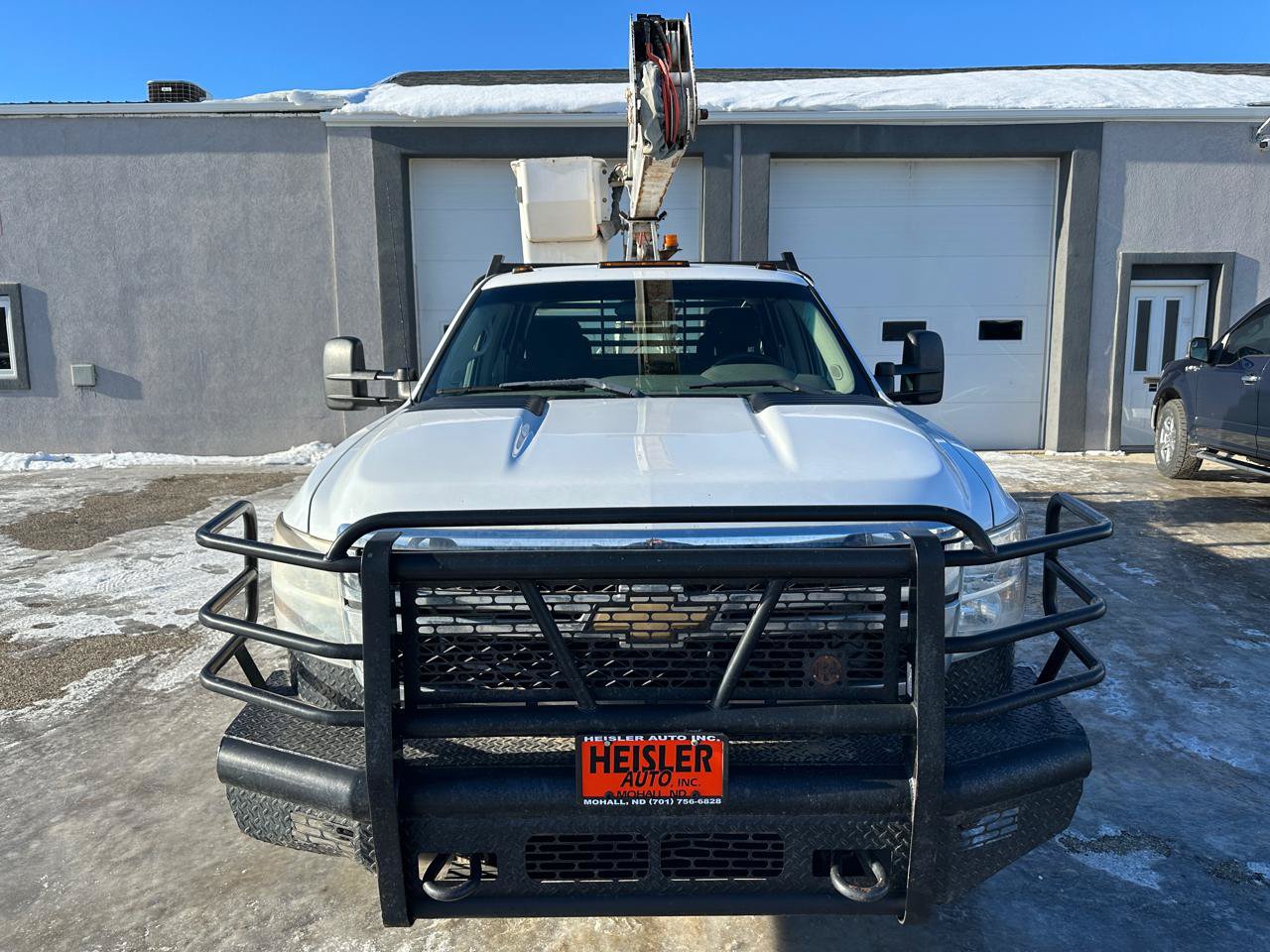 Used 2011 Chevrolet Silverado 3500 W/T AWD/4WD image 3