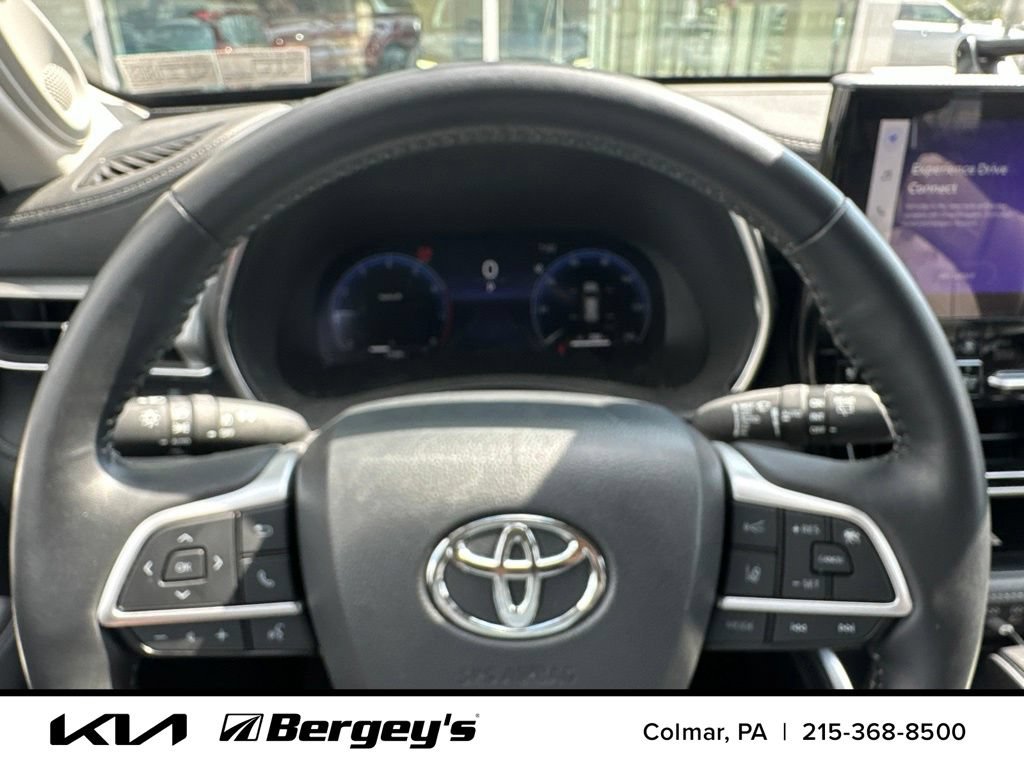 Used 2024 Toyota Highlander Platinum AWD/4WD image 10