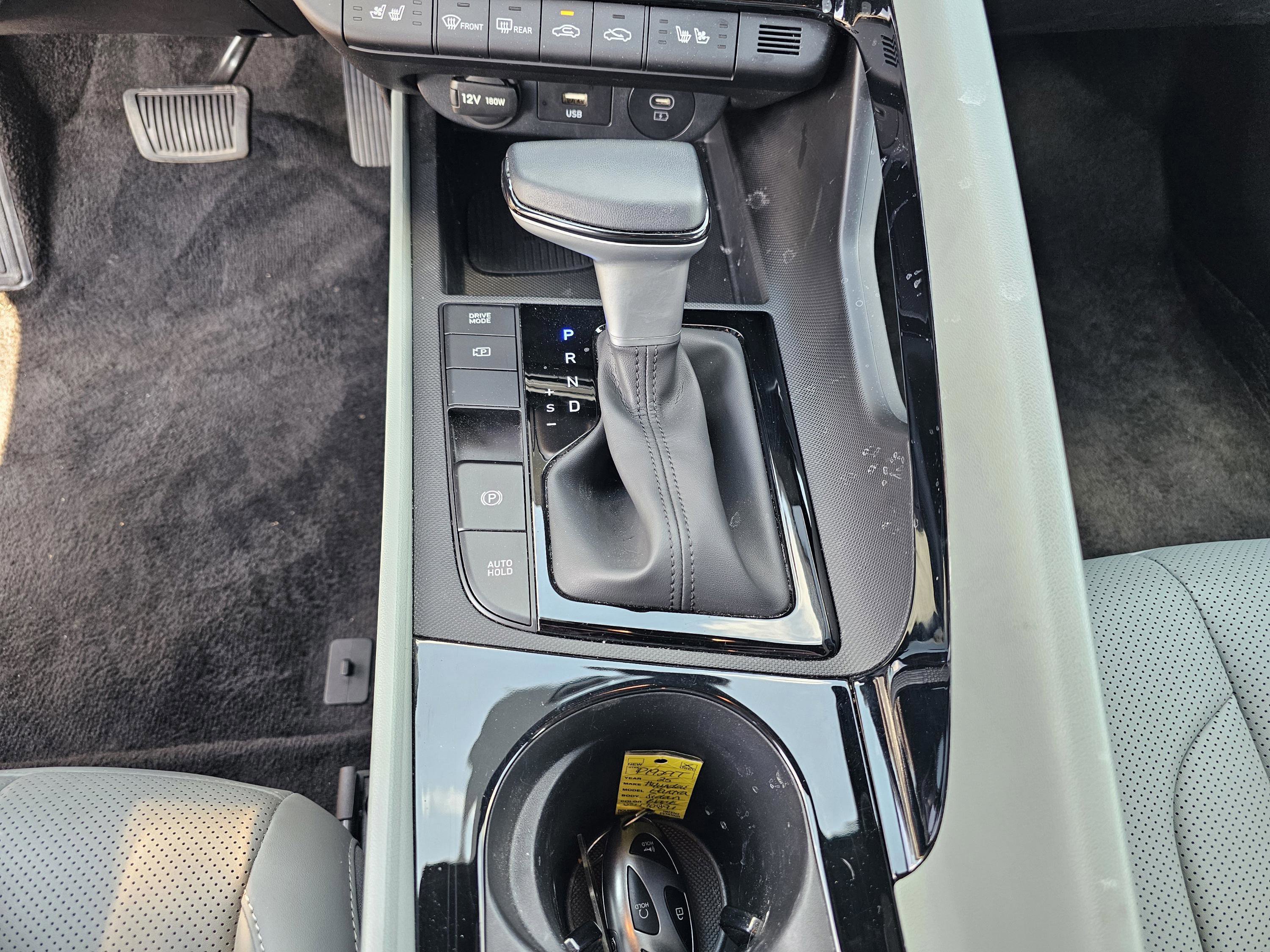 Used 2025 Hyundai Elantra Limited image 24