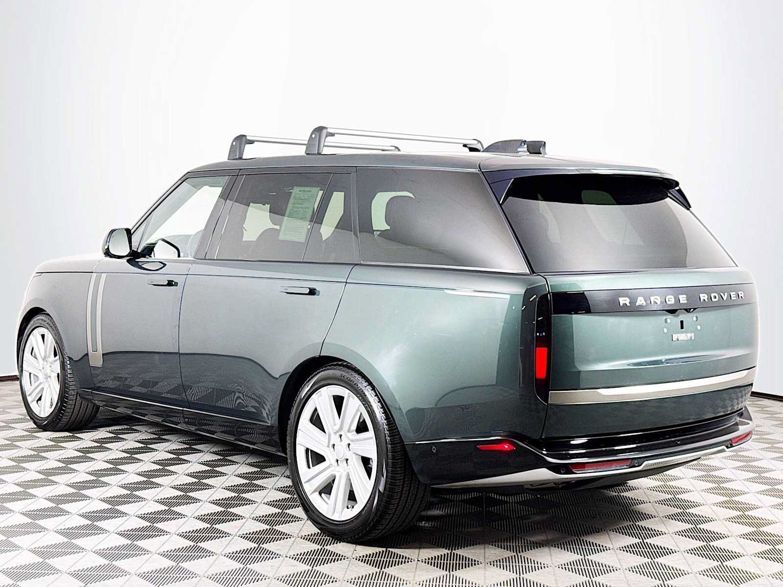 Used 2022 Land Rover Range Rover Long Wheelbase SE AWD/4WD image 7