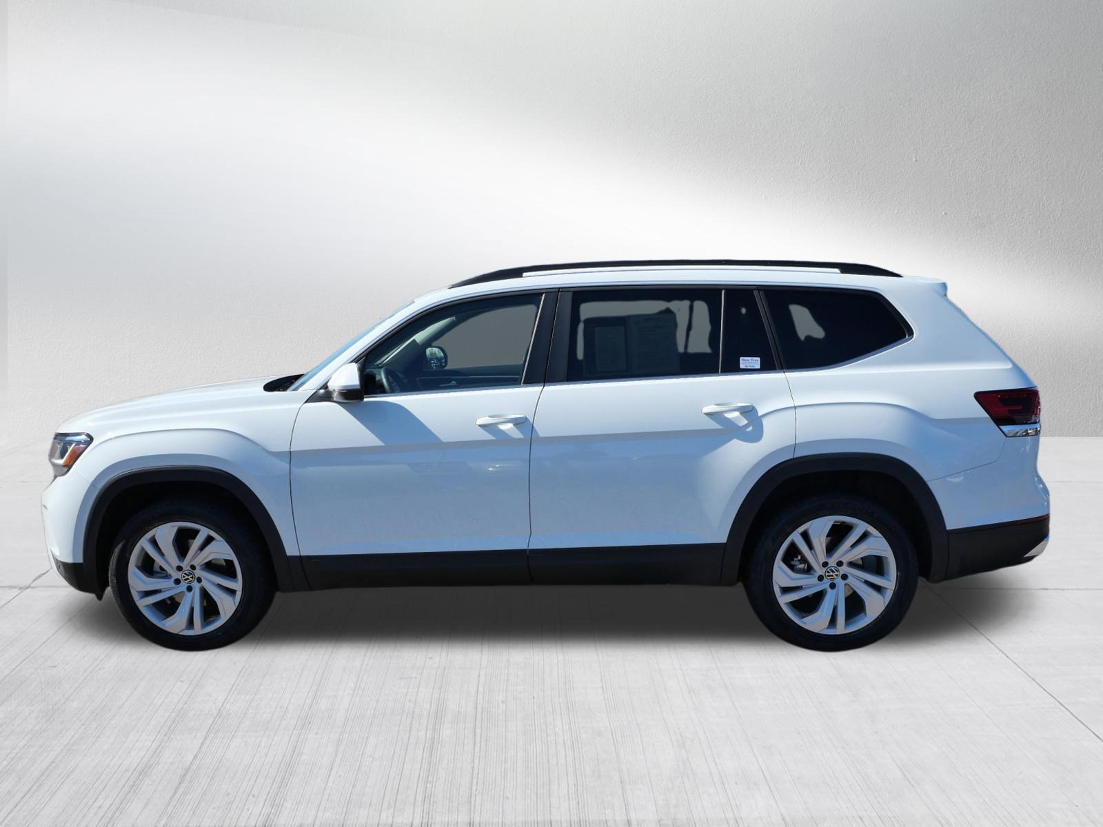 Certified 2021 Volkswagen Atlas SE w/ Towing Package image 4