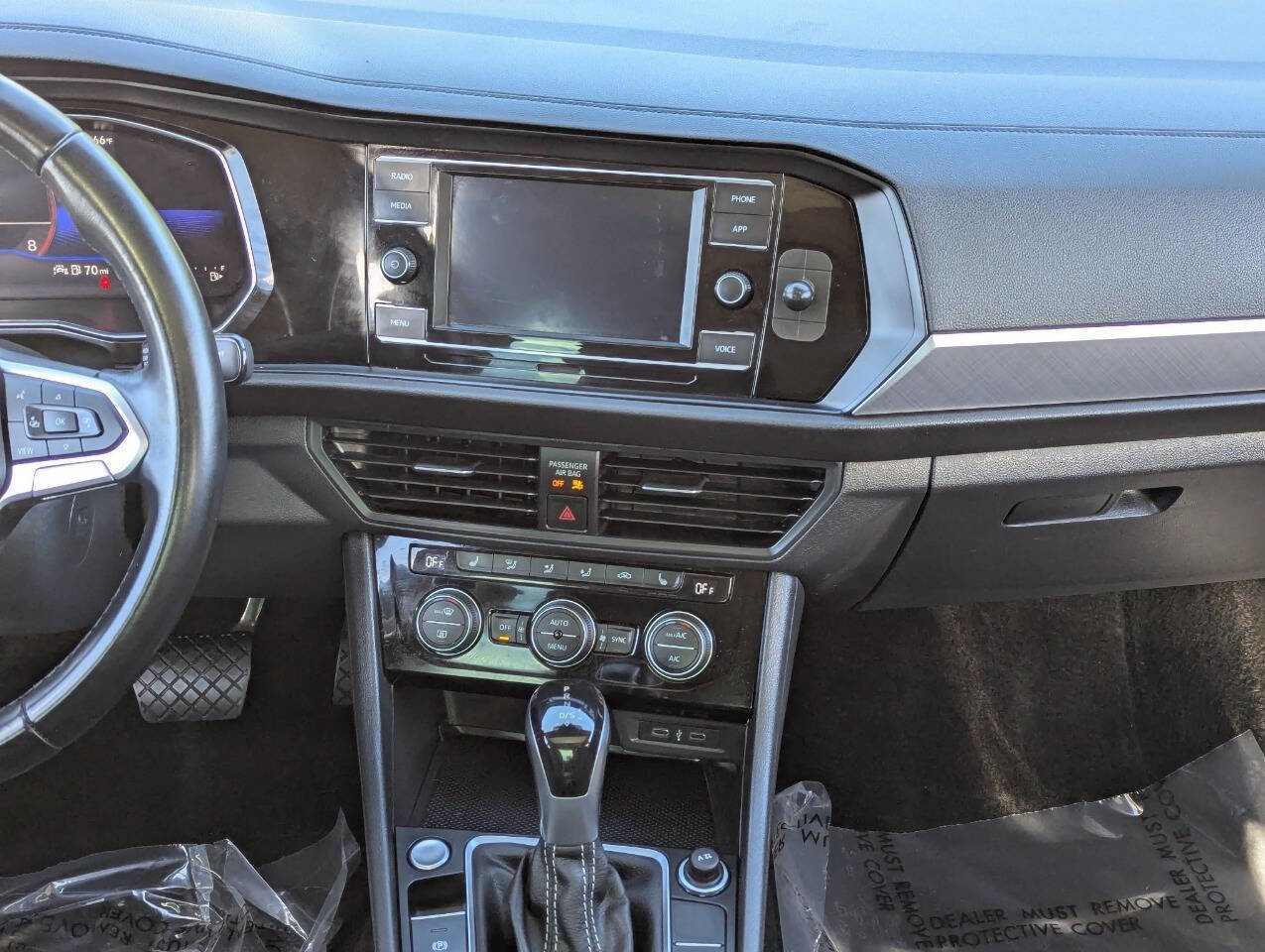 Used 2022 Volkswagen Jetta SE image 16