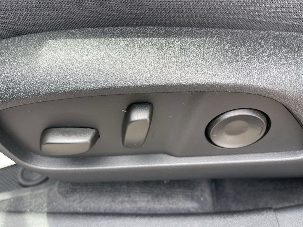 New 2026 Chevrolet Equinox LT w/ Convenience Package II FWD image 12