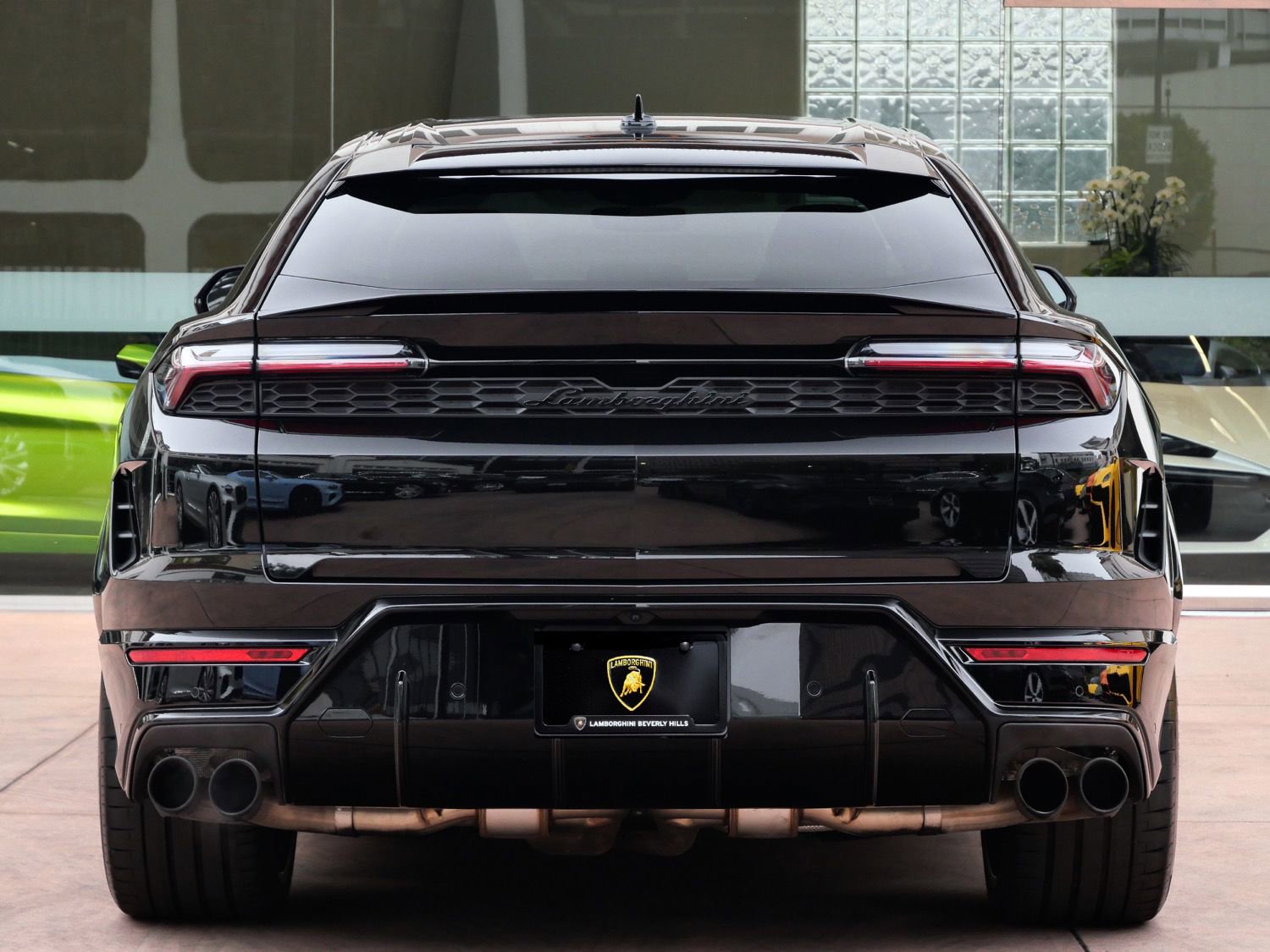 Used 2025 Lamborghini Urus SE AWD/4WD image 4